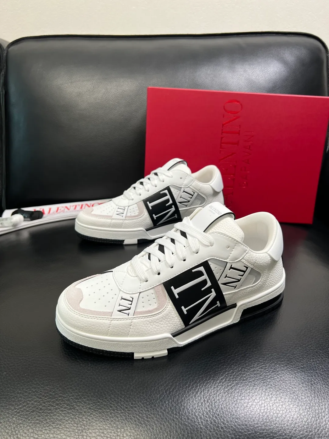 Men's shoes 💰660 VALENTINO High quality top craftsmanship Valentino, sports sneakers counter synchronization, uppers imported from Italy, high-quality splicing colorful complex crafts, imported cowhide lining soft and comfortable, soles: original soles specially provided by the original factory, T men's shoes 💰U exclusive movable molded soles super comfortable, original factory and single goods, welcome to compare, couple size 39-44 (customized 45)